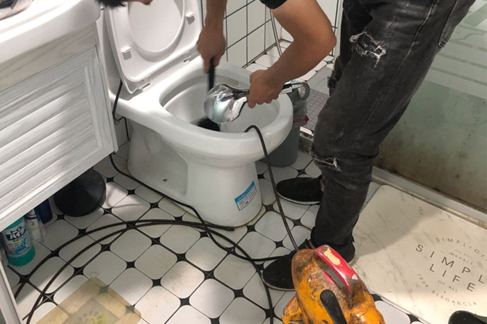 盐都马桶堵塞自己疏通还是找师傅？专业上门服务让你省时更省心